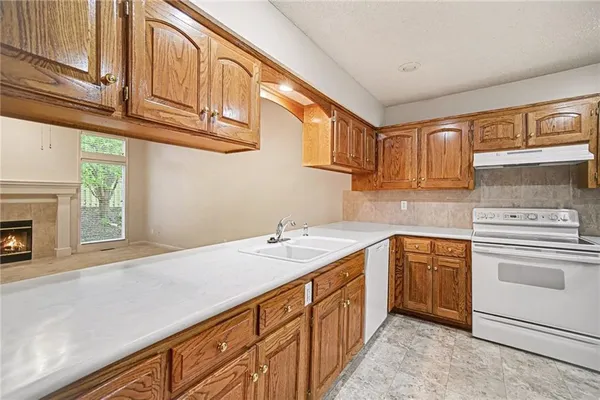 $359,900 | 6035 Northwest 79th Street, Kansas City, MO 64151