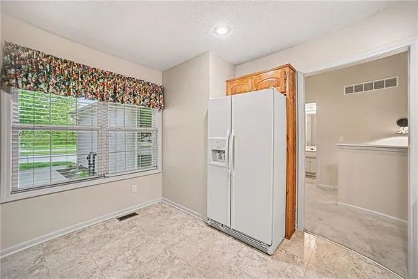 $359,900 | 6035 Northwest 79th Street, Kansas City, MO 64151