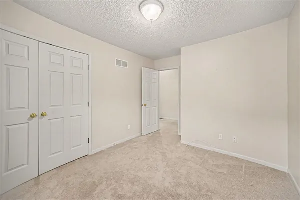 $359,900 | 6035 Northwest 79th Street, Kansas City, MO 64151