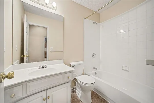 $359,900 | 6035 Northwest 79th Street, Kansas City, MO 64151