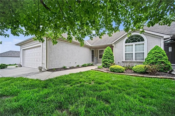 $359,900 | 6035 Northwest 79th Street, Kansas City, MO 64151