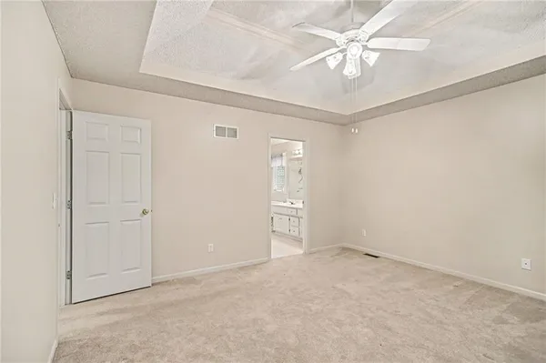 $359,900 | 6035 Northwest 79th Street, Kansas City, MO 64151