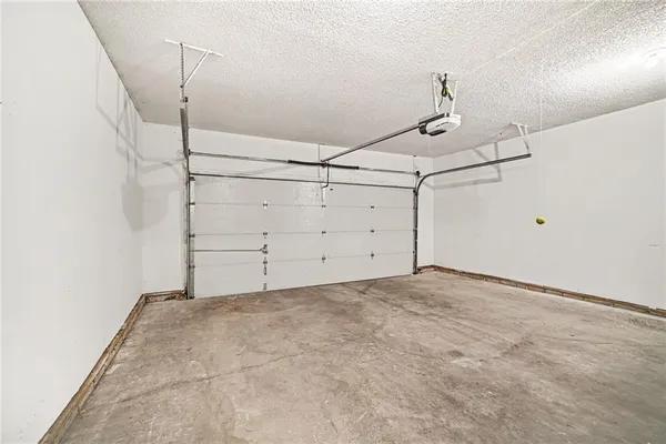 $359,900 | 6035 Northwest 79th Street, Kansas City, MO 64151