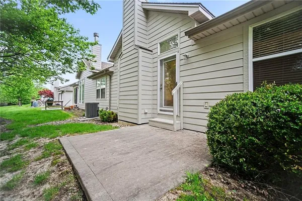$359,900 | 6035 Northwest 79th Street, Kansas City, MO 64151