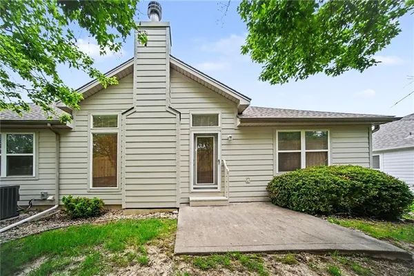 $359,900 | 6035 Northwest 79th Street, Kansas City, MO 64151
