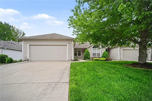 $359,900 | 6035 Northwest 79th Street, Kansas City, MO 64151