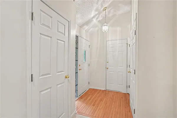 $359,900 | 6035 Northwest 79th Street, Kansas City, MO 64151