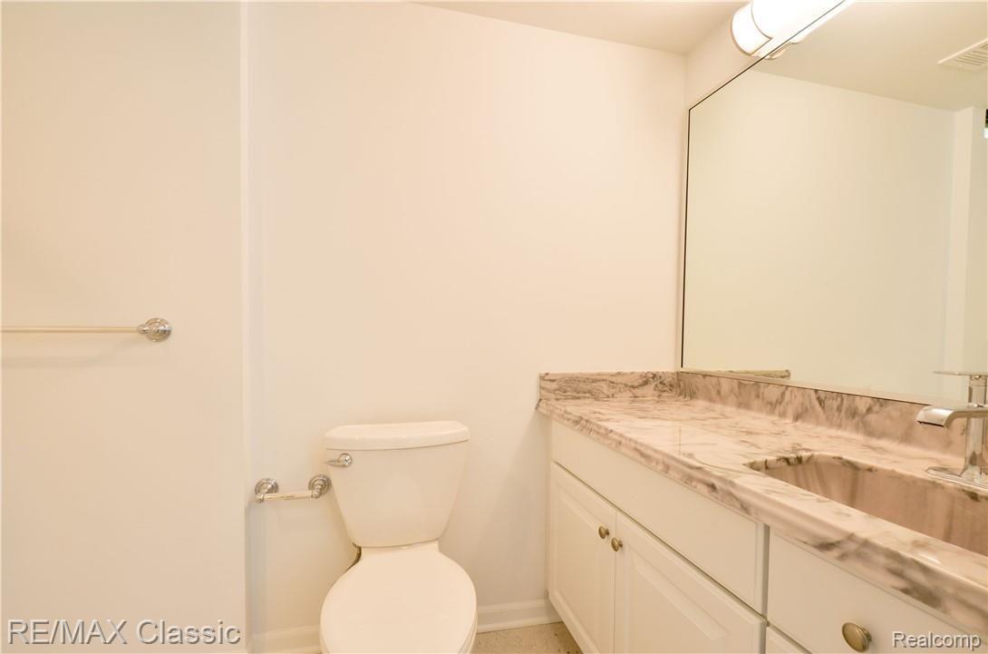 36242 Smithfield Road Farmington, MI 48335 - Photo 42 of 55 36242 Smithfield Rd HDR50.jpg