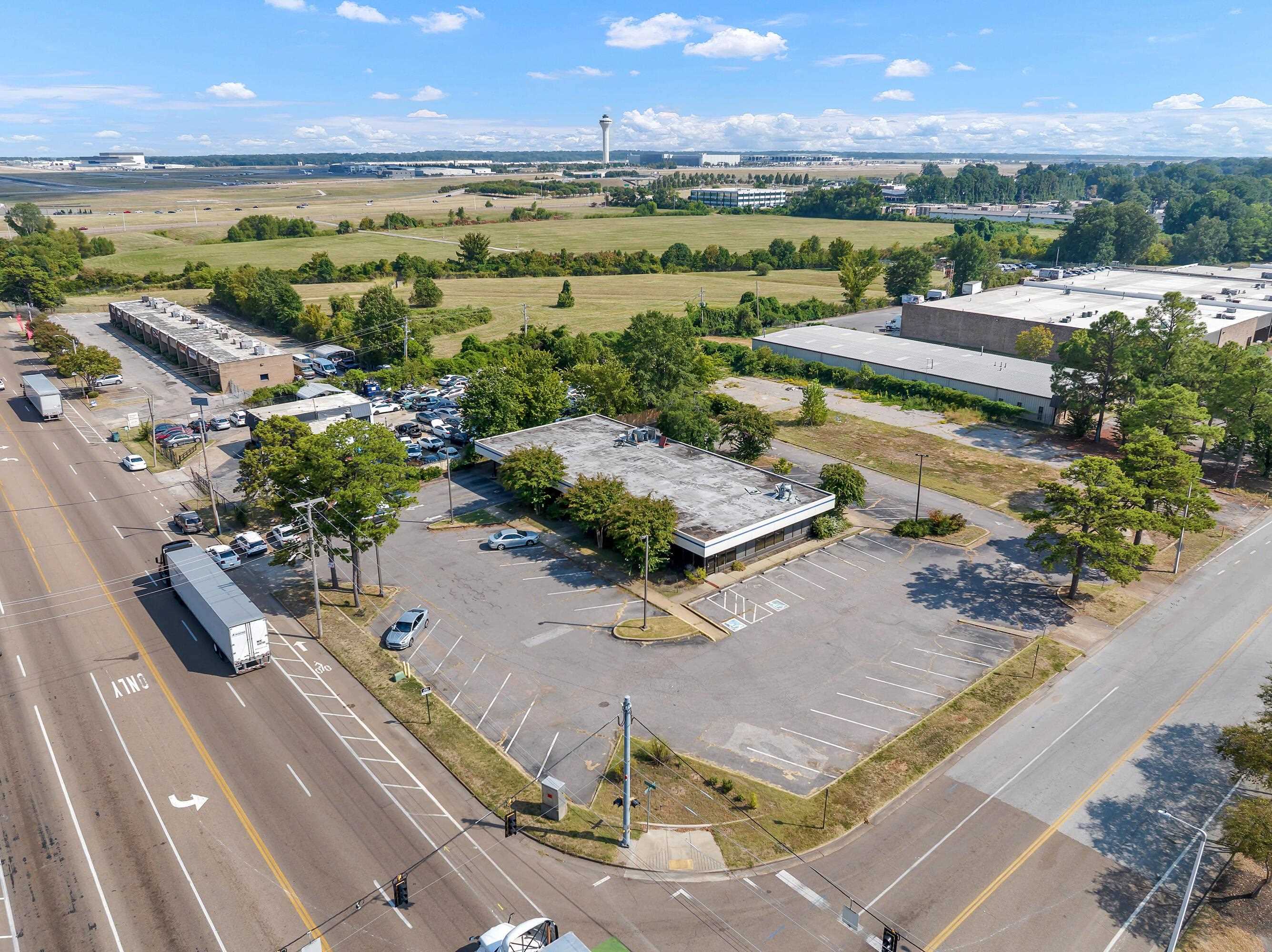 2015 East Brooks Road Memphis, TN 38116 - Photo 4 of 5 a view of a city with an ocean view
