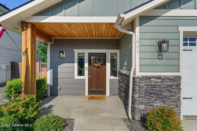 $1,025,000 | 1841 West Felton Drive, Coeur D'Alene, ID 83814