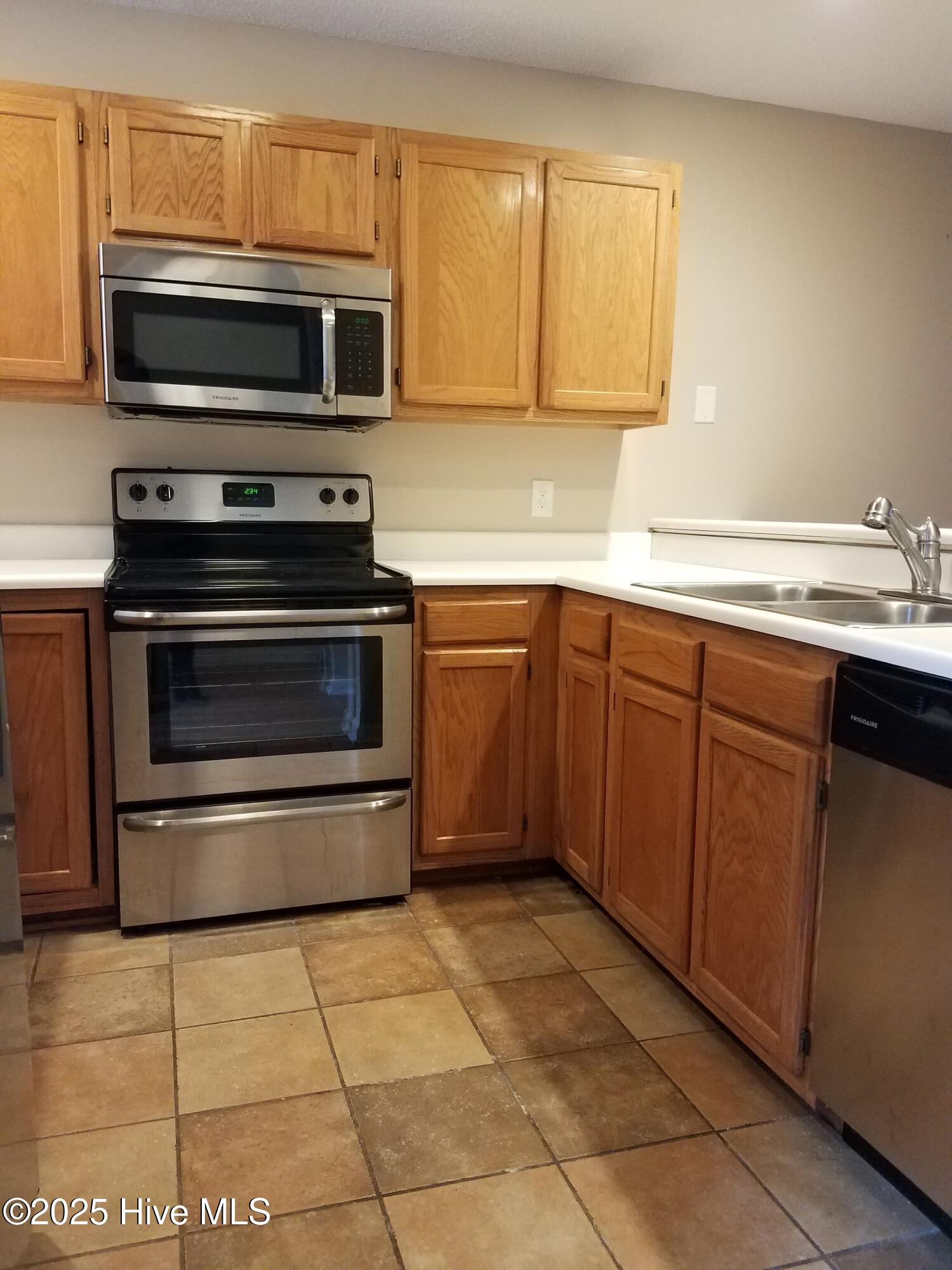 5107 Lamppost Circle Wilmington, NC 28403 - Photo 2 of 9 Kitchen (2)