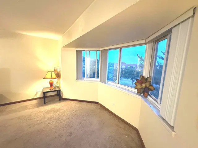 $179,999 | 300 Roselle Road, Unit 419, Schaumburg, IL 60193