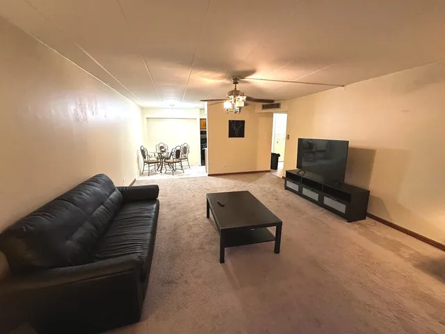 $179,999 | 300 Roselle Road, Unit 419, Schaumburg, IL 60193