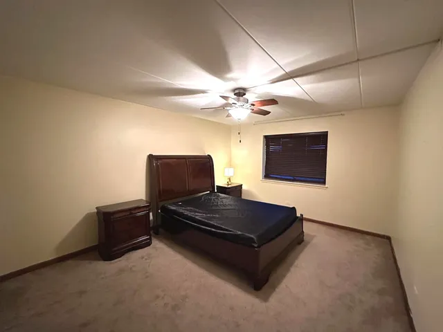 $179,999 | 300 Roselle Road, Unit 419, Schaumburg, IL 60193