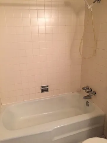 $179,999 | 300 Roselle Road, Unit 419, Schaumburg, IL 60193