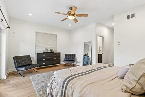 $750,000 | 1330 West Hubbard Street, Unit 2, Chicago, IL 60642
