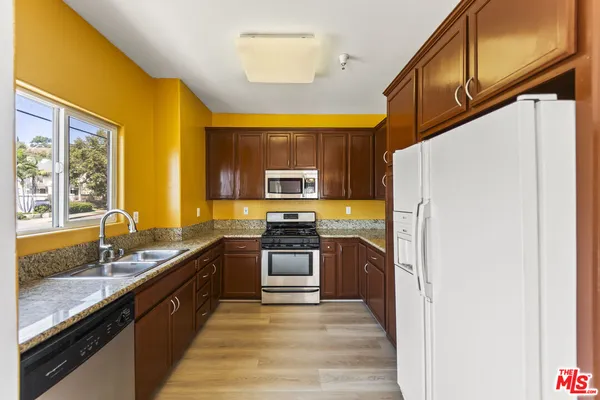 $3,300 | 12375 Osborne Place, Unit 13, Pacoima, CA 91331