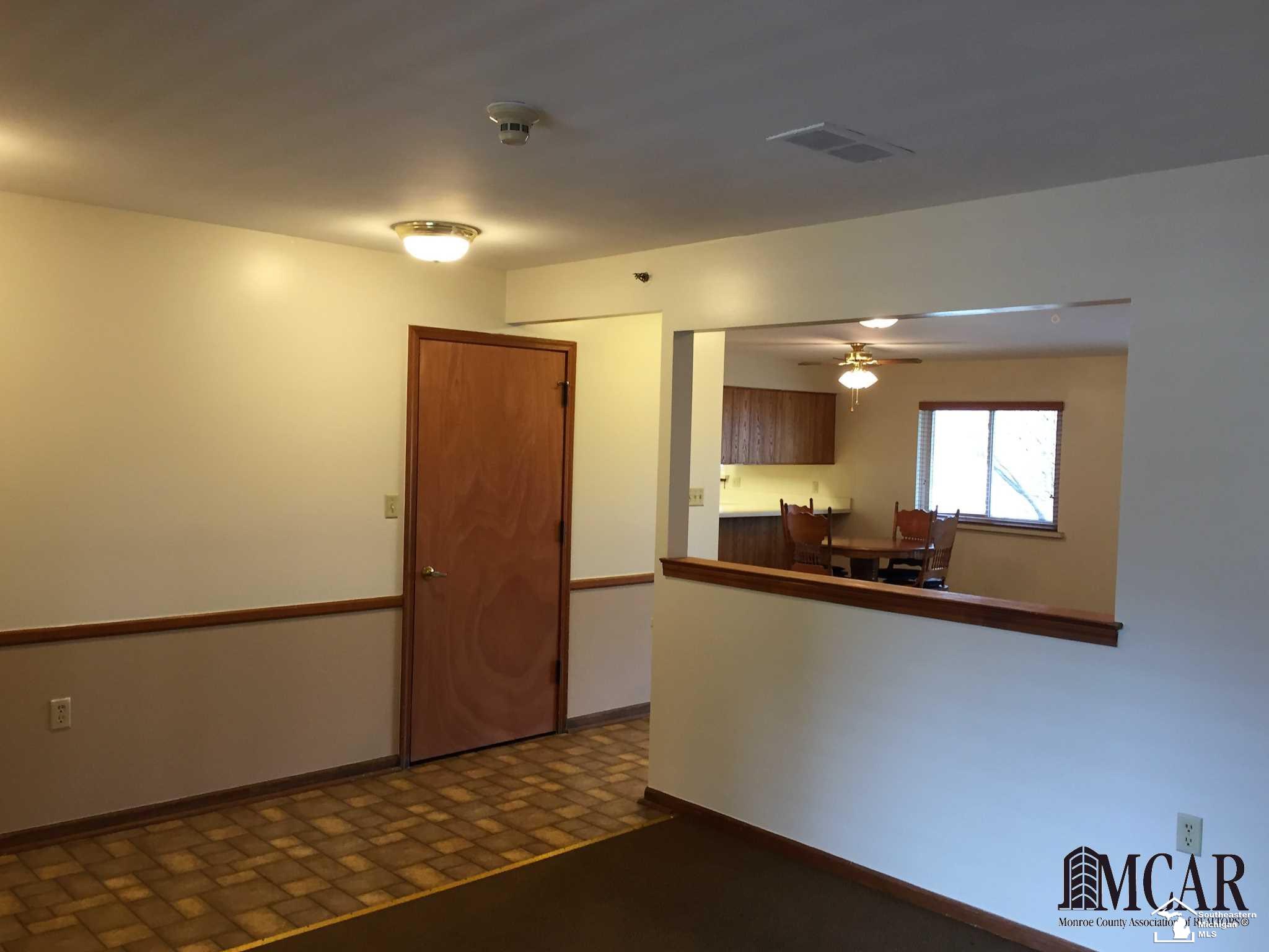 28545 Nieman Road New Boston, MI 48164 - Photo 8 of 20 Living room