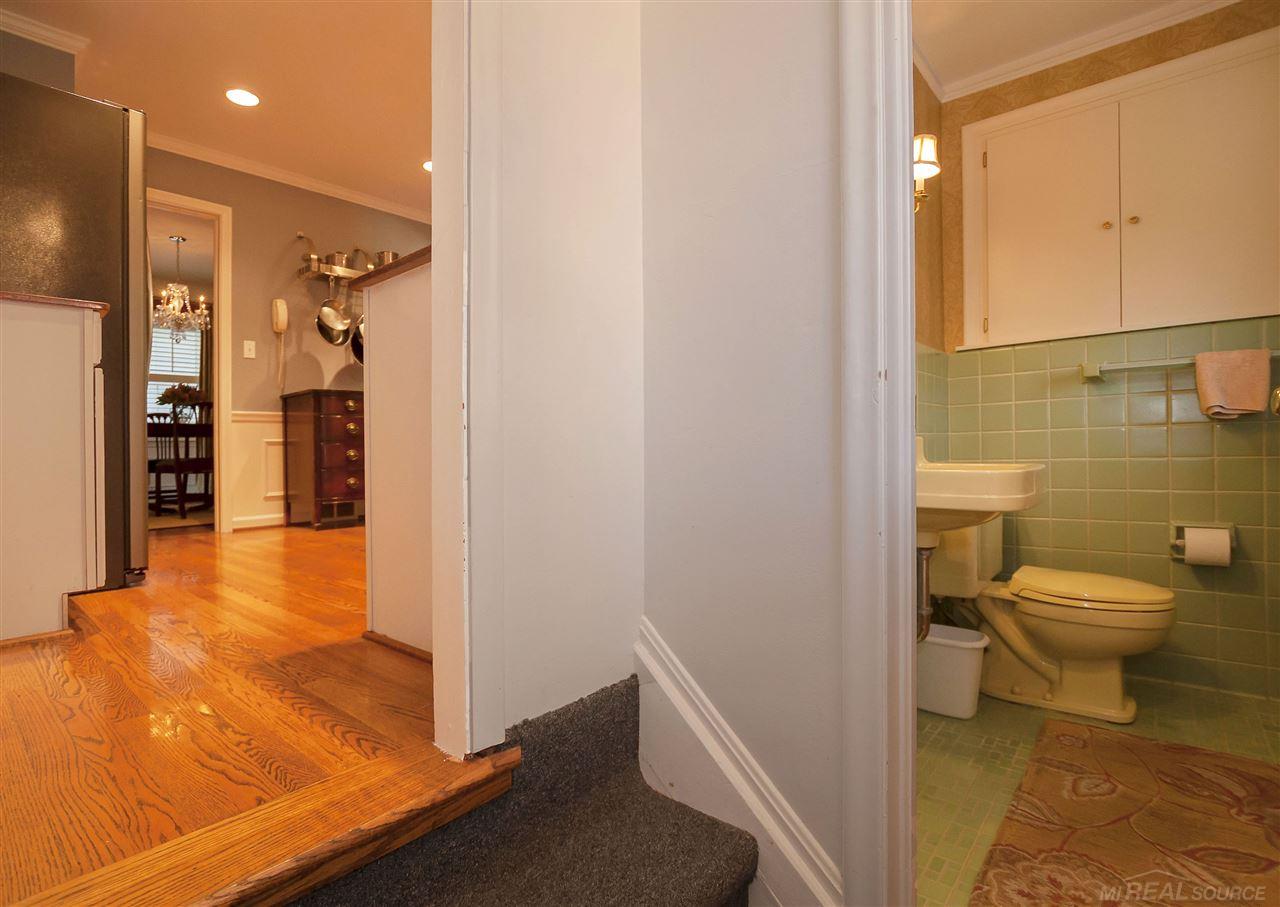 807 Lincoln Road Grosse Pointe, MI 48230 - Photo 28 of 37 31330457-27.JPG