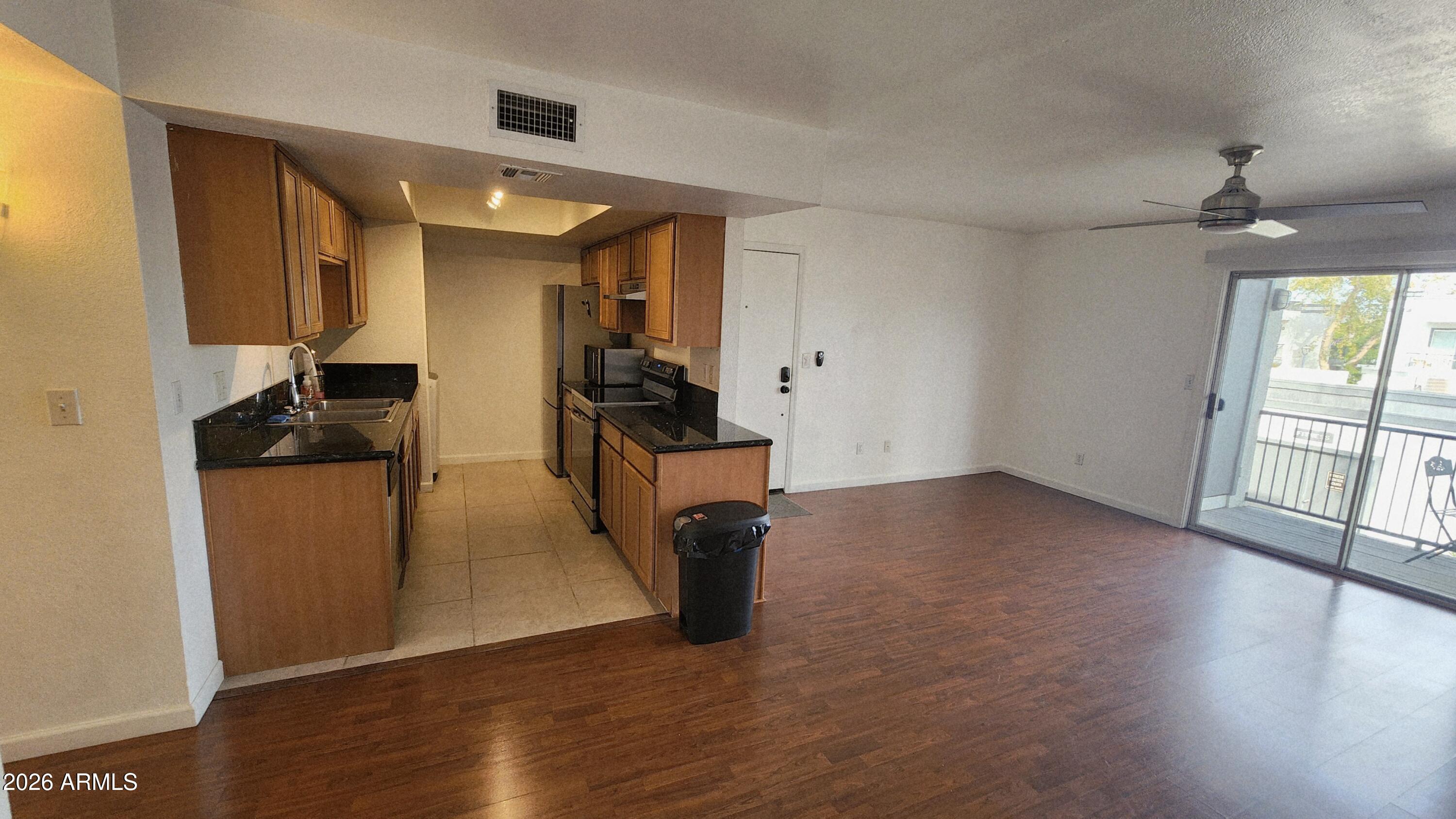 740 West Elm Street, Unit 264 Phoenix, AZ 85013 - Photo 5 of 19 20260123_103829