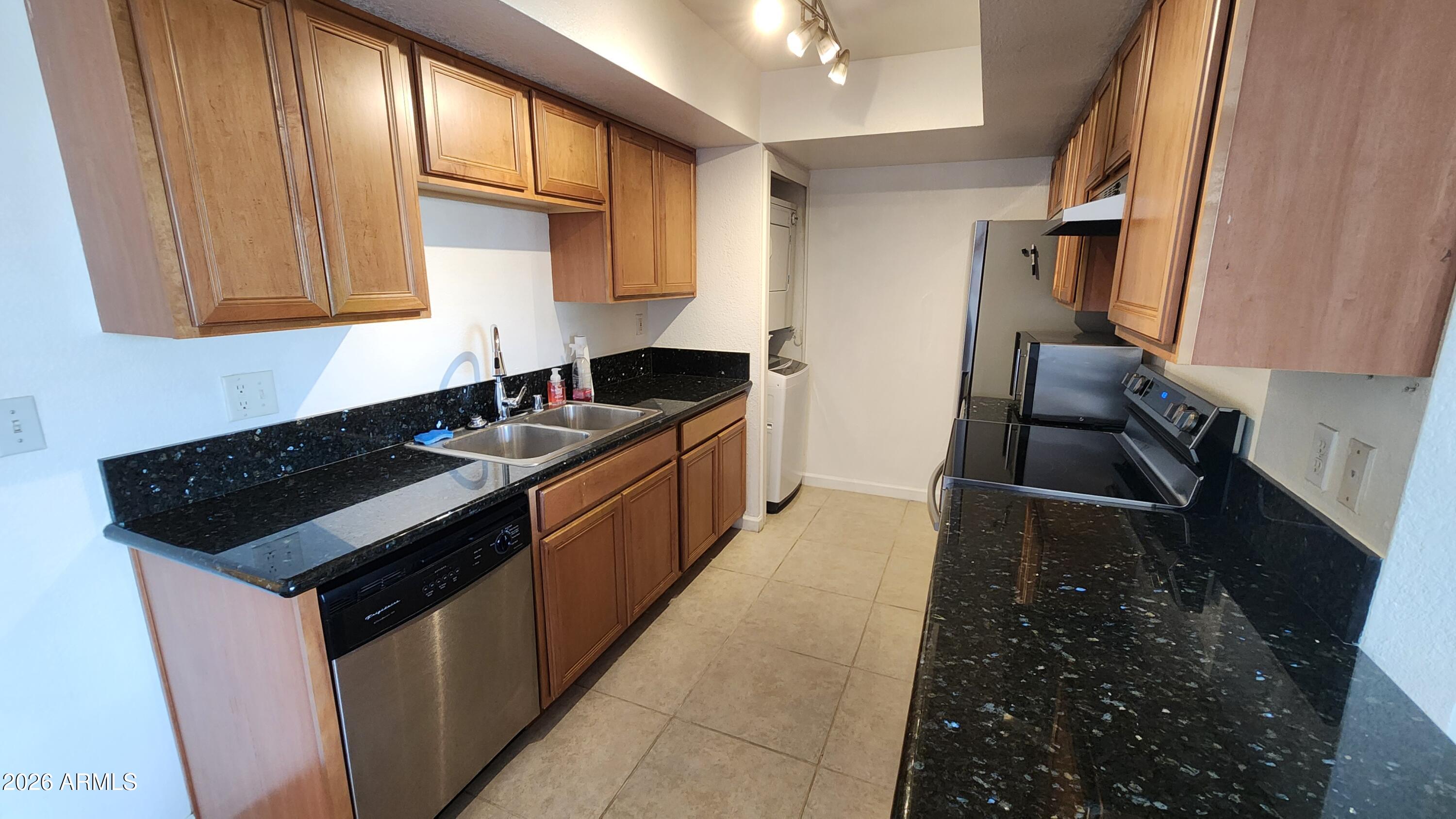 740 West Elm Street, Unit 264 Phoenix, AZ 85013 - Photo 6 of 19 20260123_103844