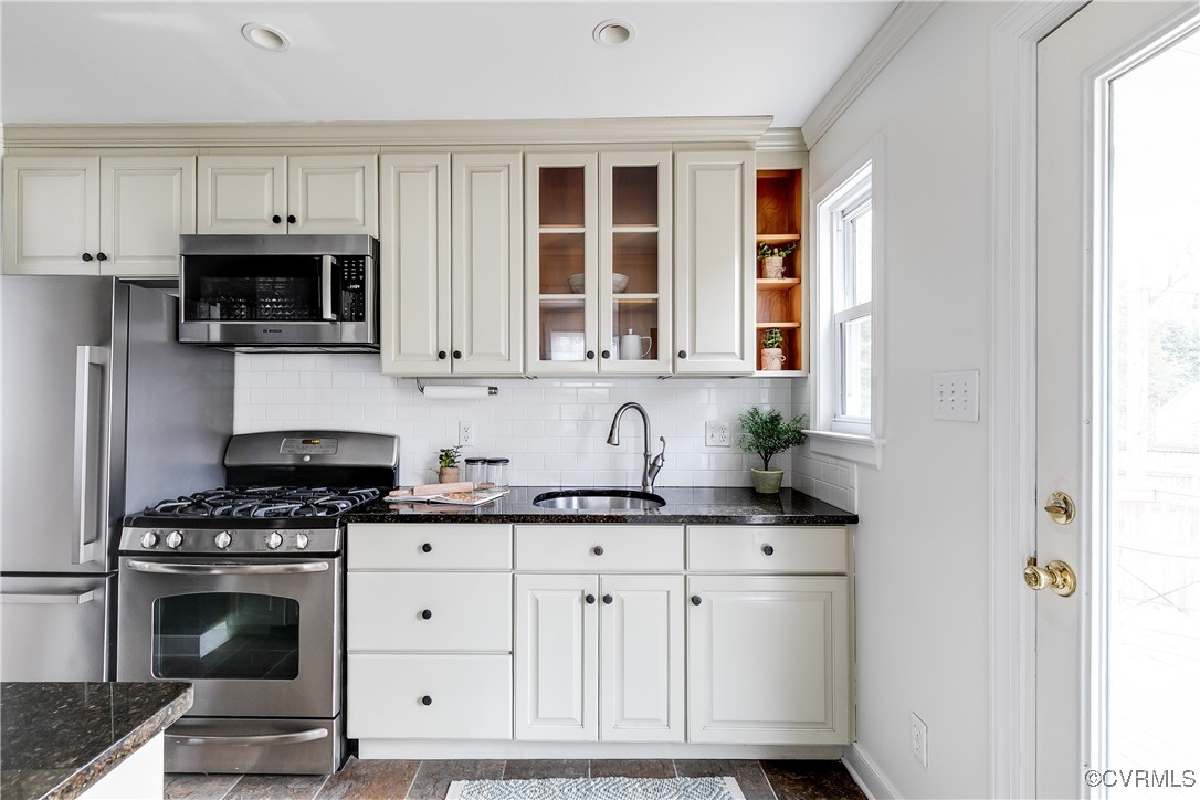8941 Elm Road Richmond, VA 23235 - Photo 10 of 35 a kitchen with granite countertop cabinets stainless steel appliances and a window