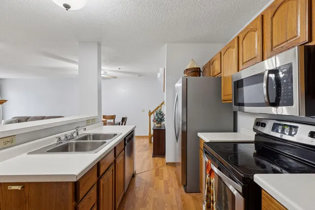 $245,000 | 2600 Lockwood Drive, Mendota Heights, MN 55120