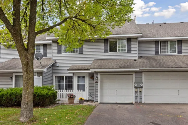 $245,000 | 2600 Lockwood Drive, Mendota Heights, MN 55120