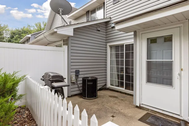 $245,000 | 2600 Lockwood Drive, Mendota Heights, MN 55120