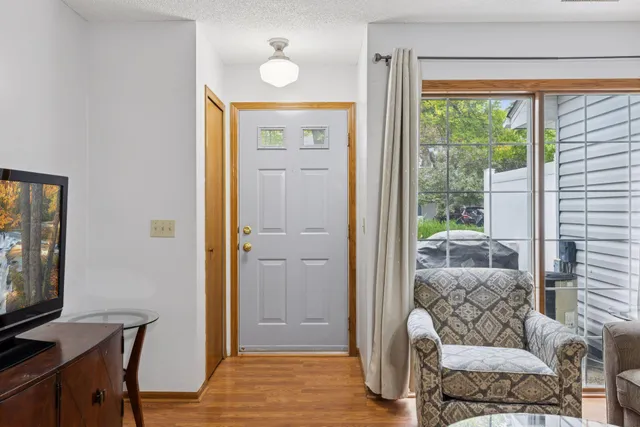 $245,000 | 2600 Lockwood Drive, Mendota Heights, MN 55120