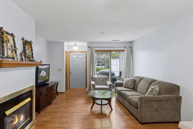 $245,000 | 2600 Lockwood Drive, Mendota Heights, MN 55120