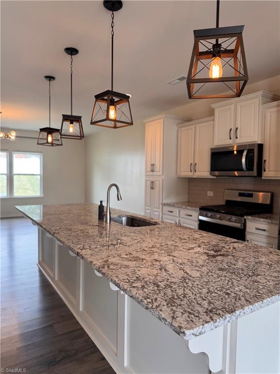 103 Centerpiece Drive High Point, NC 27265 - Photo 7 of 48