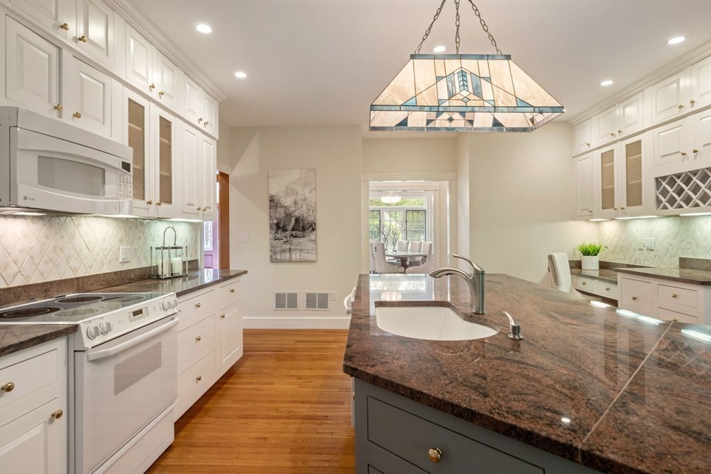 24 Page Road Weston, MA 02493 - Photo 13 of 37 Gallery Image 13