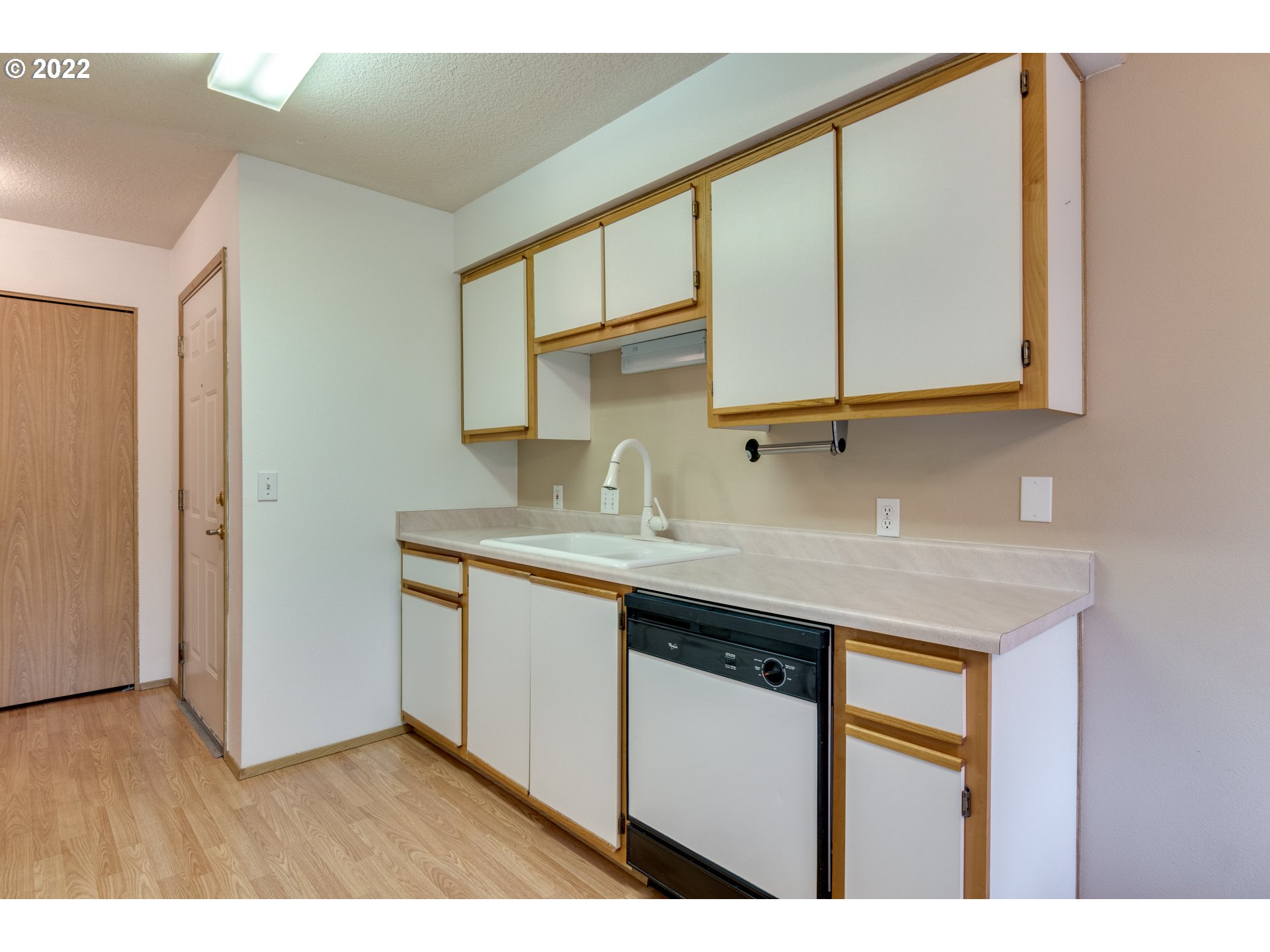 10620 Southwest Davies Road, Unit 17 Beaverton, OR 97008 - Photo 7 of 32 Gallery Image 7