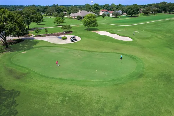 $750,000 | 108 Pawnee Trail, Lake Kiowa, TX 76240