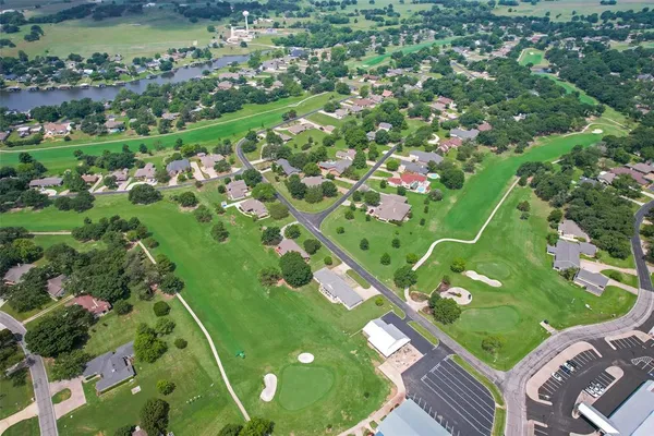 $750,000 | 108 Pawnee Trail, Lake Kiowa, TX 76240