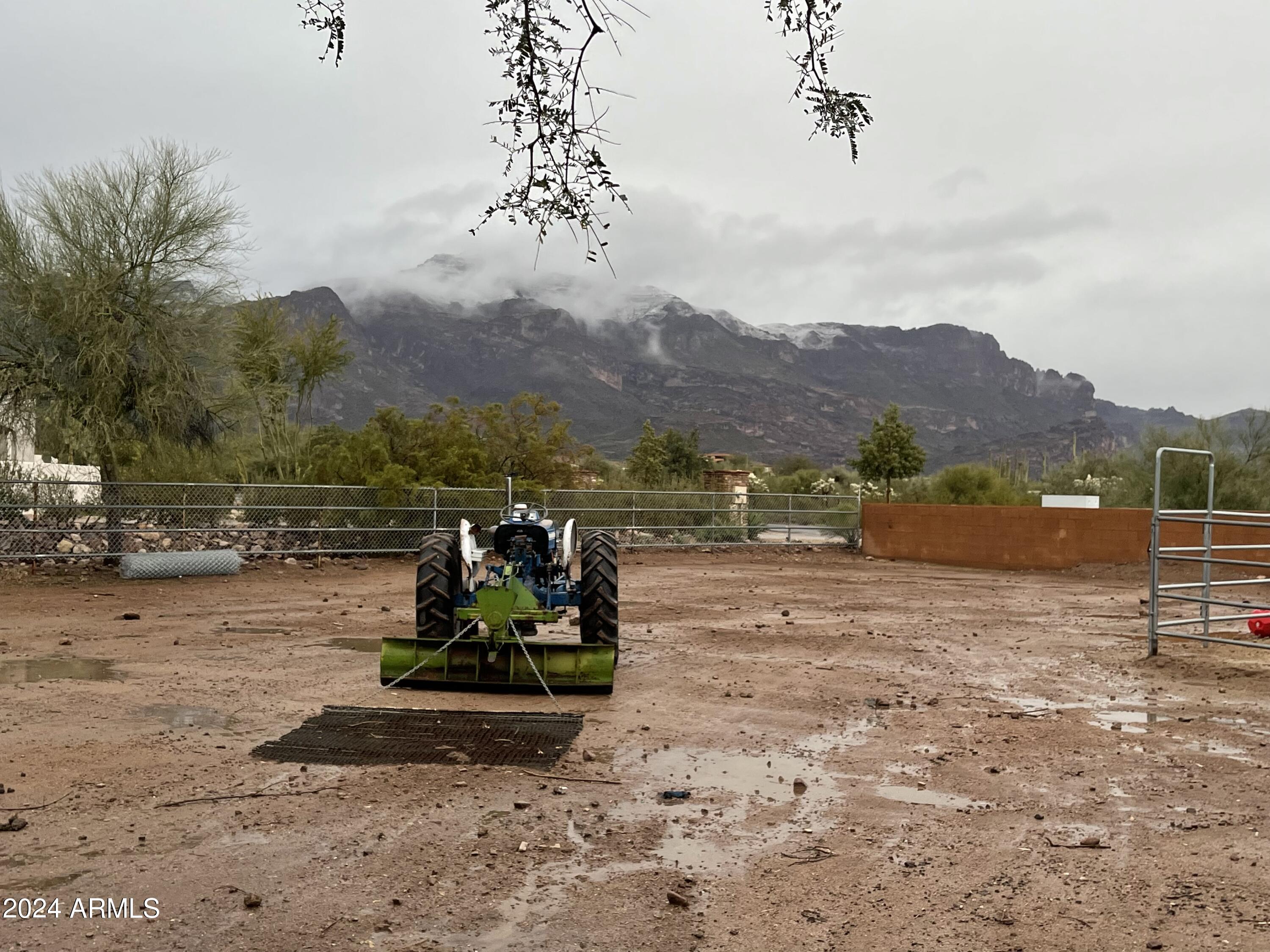 4760 South Kings Ranch Road Gold Canyon, AZ 85118 - Photo 5 of 39 Mountains