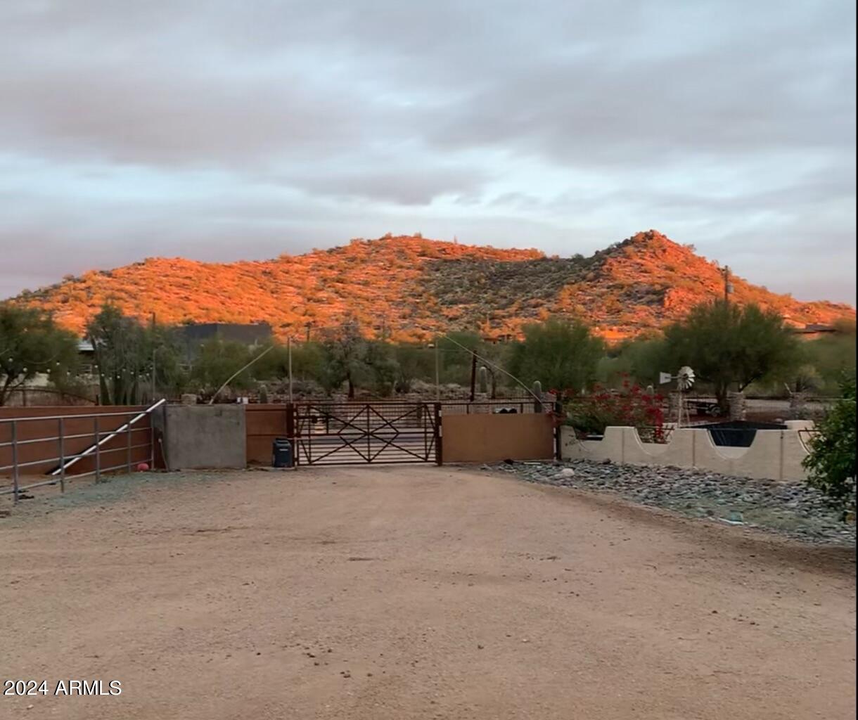 4760 South Kings Ranch Road Gold Canyon, AZ 85118 - Photo 6 of 39 Front Gate