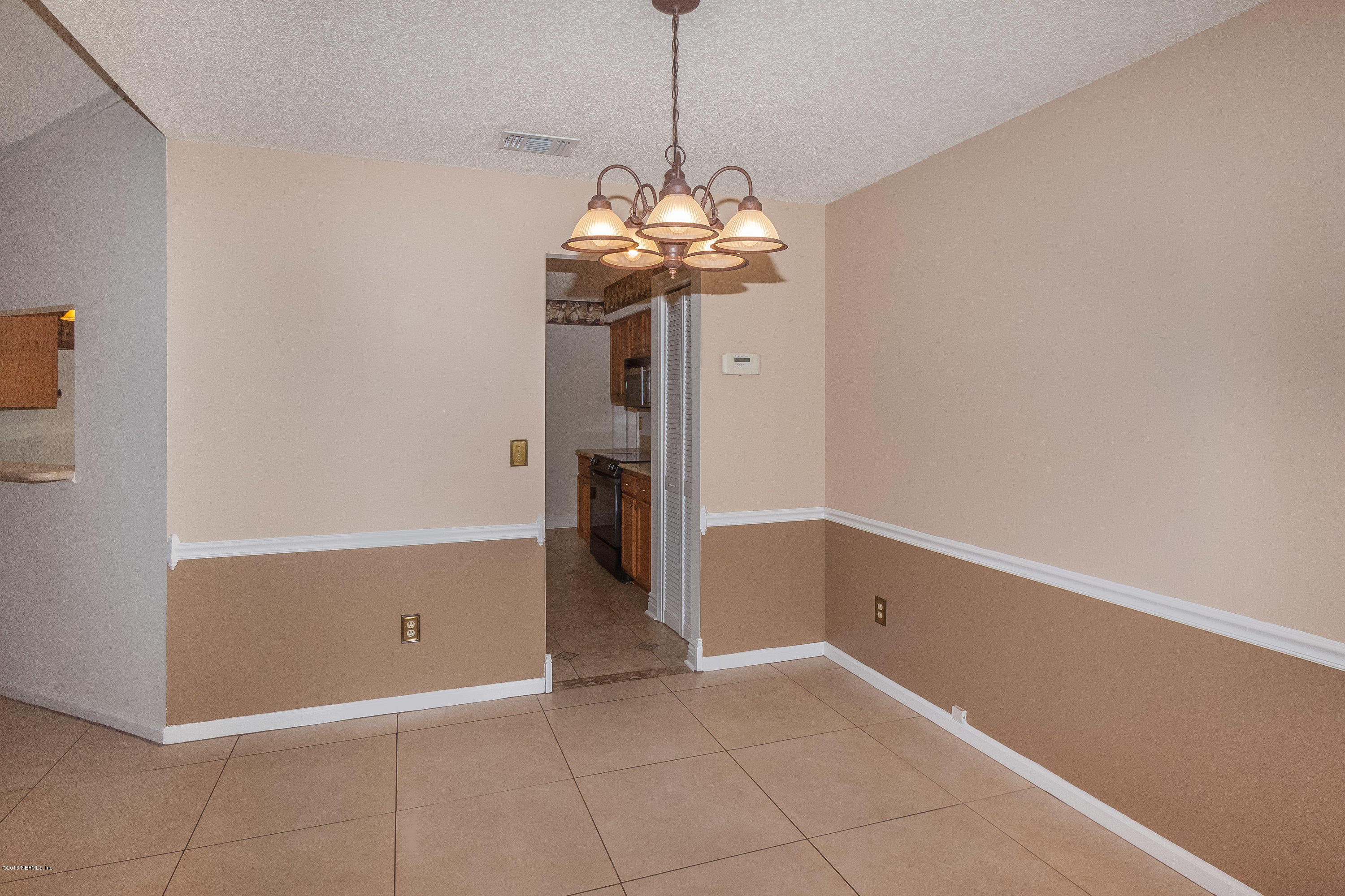 625 Chaffee Road North Jacksonville, FL 32220 - Photo 12 of 32 dining_room_kitchen