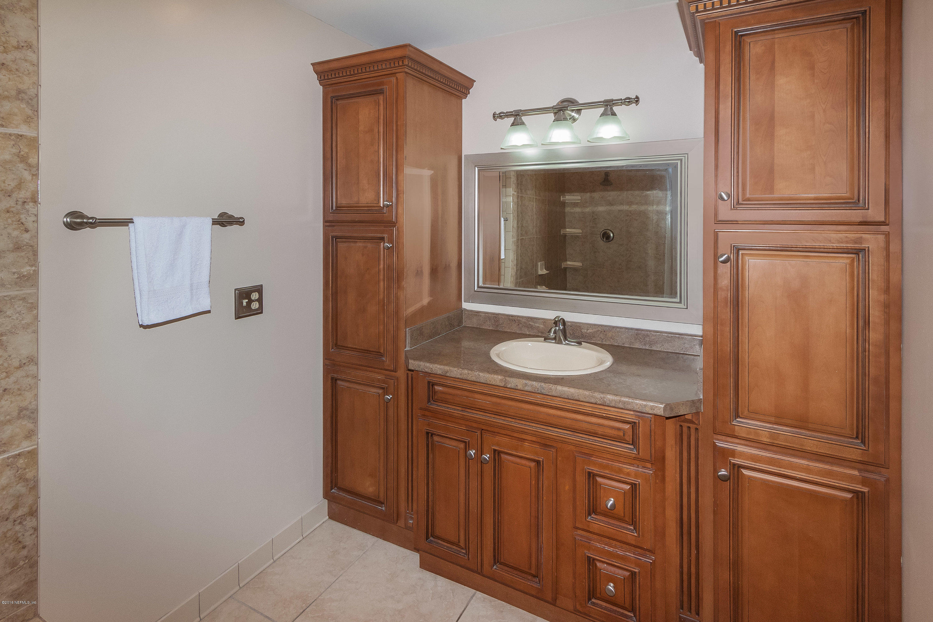 625 Chaffee Road North Jacksonville, FL 32220 - Photo 16 of 32 master_bathroom