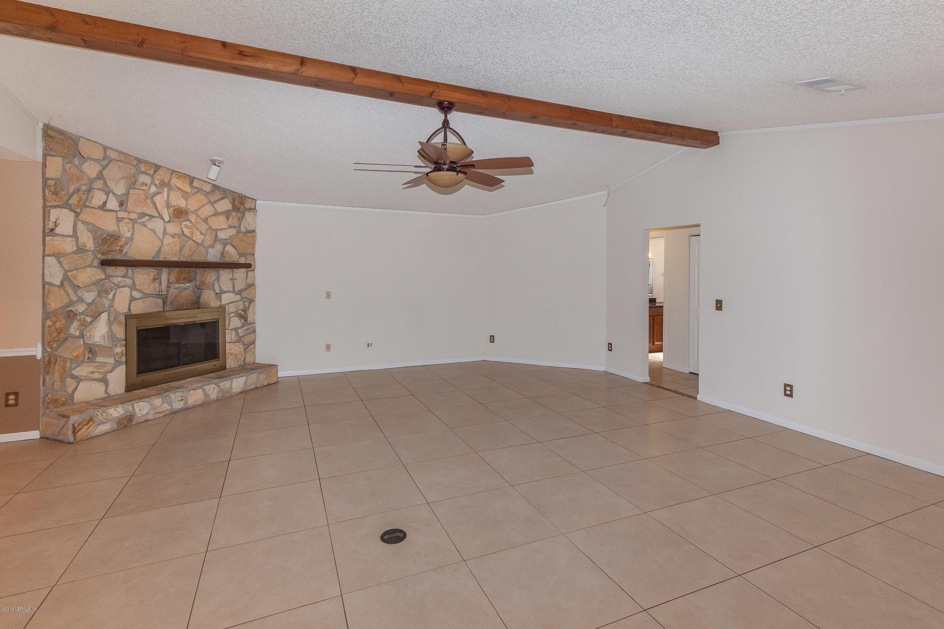 625 Chaffee Road North Jacksonville, FL 32220 - Photo 8 of 32 living_room