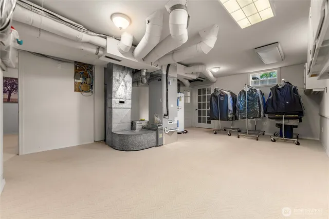 a view of a livingroom with furniture