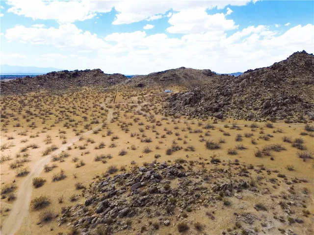 $59,999 | 9 Laguna Seca Drive, Apple Valley, CA 92307