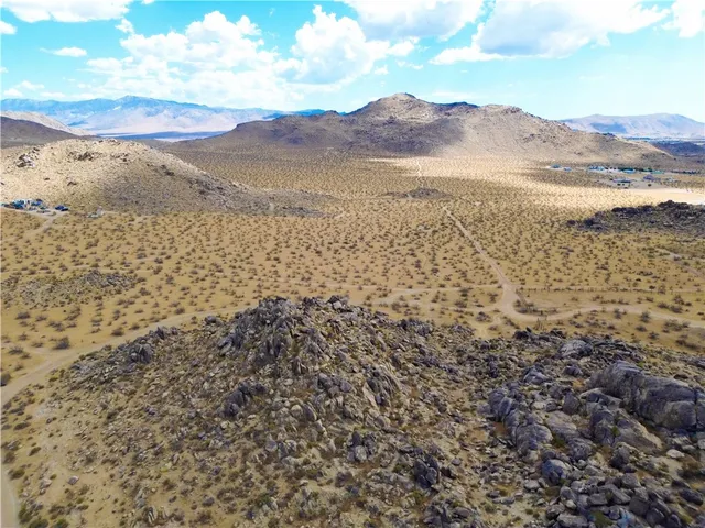 $59,999 | 9 Laguna Seca Drive, Apple Valley, CA 92307