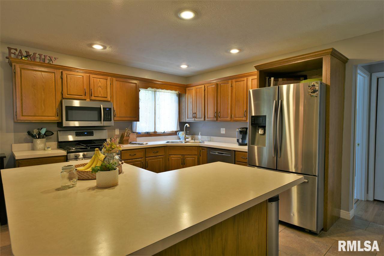 3166 Otter Lane Springfield, IL 62712 - Photo 7 of 36 Gallery Image 7