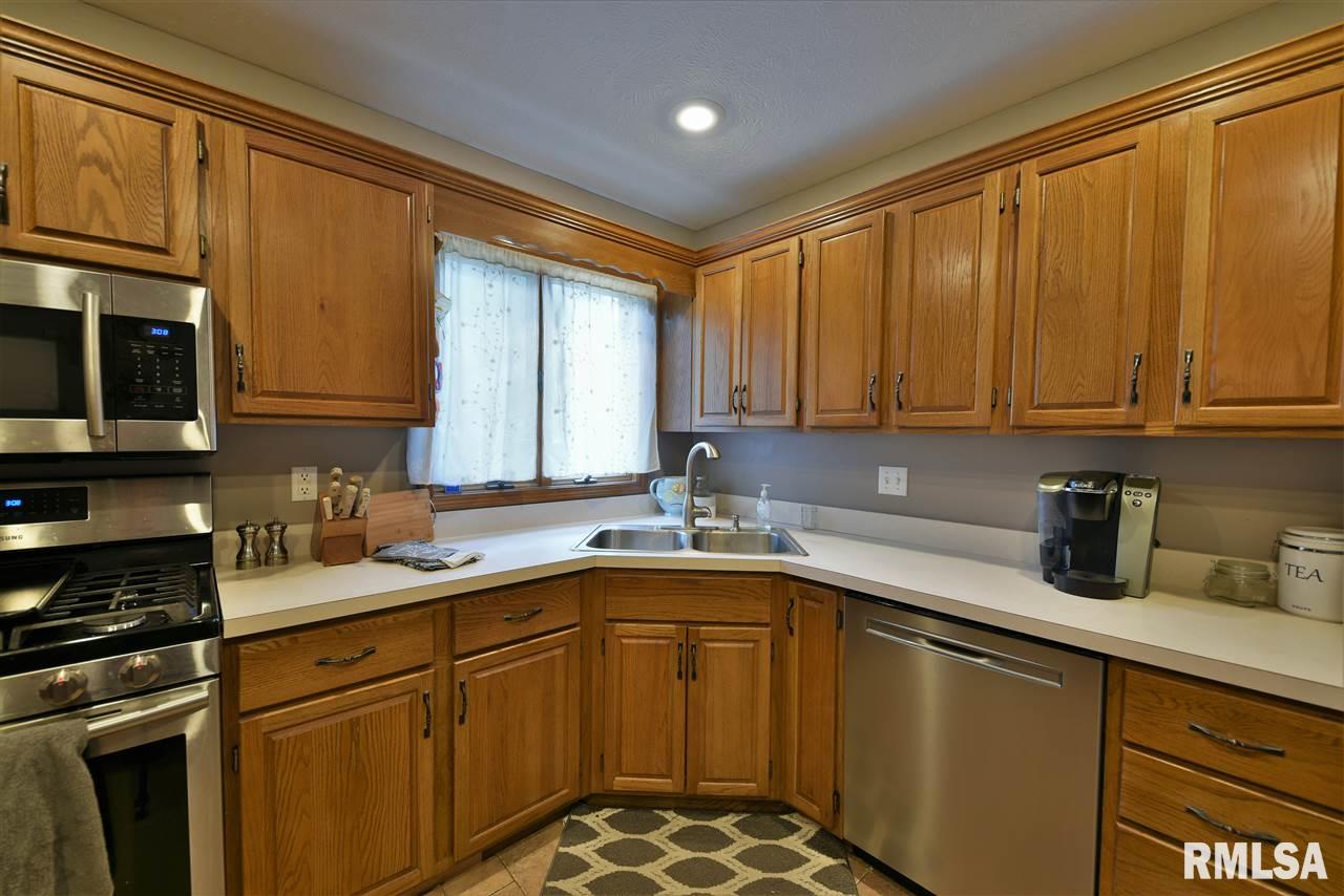 3166 Otter Lane Springfield, IL 62712 - Photo 9 of 36 Gallery Image 9