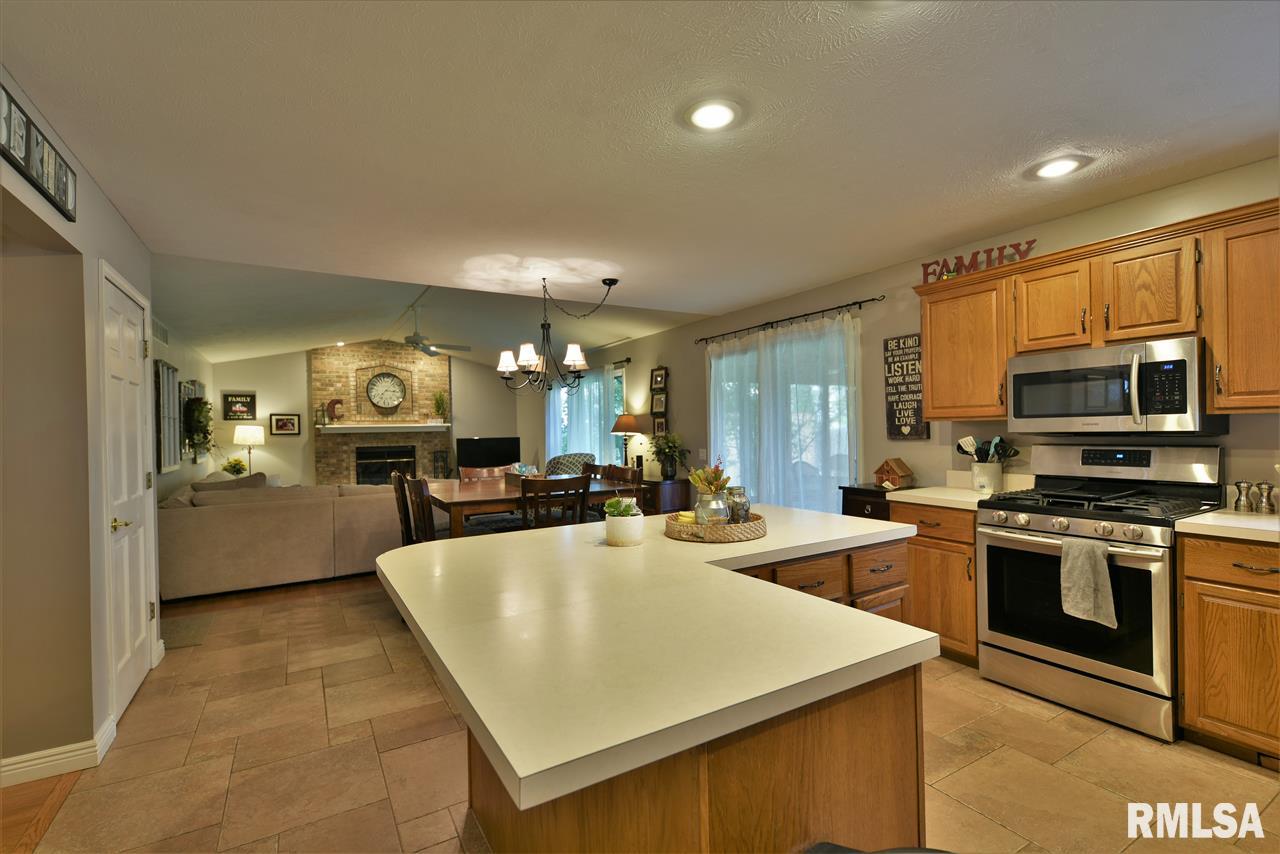3166 Otter Lane Springfield, IL 62712 - Photo 10 of 36 Gallery Image 10