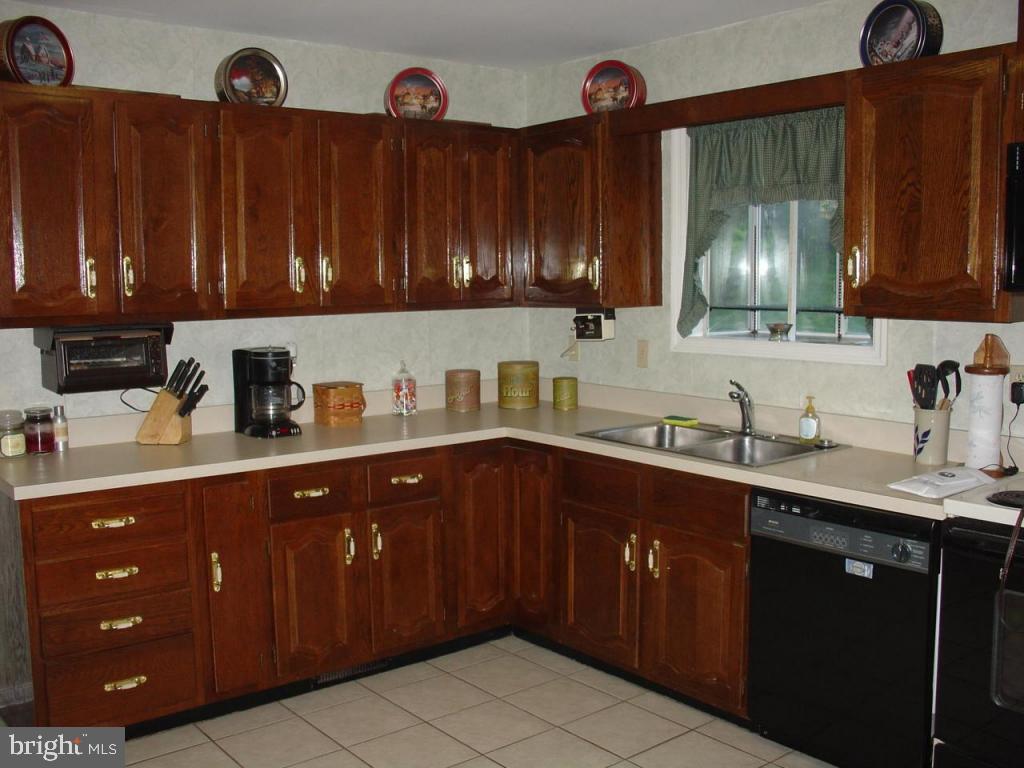 223 1/2 School House Road Lancaster, PA 17603 - Photo 2 of 7 Gallery Image 2