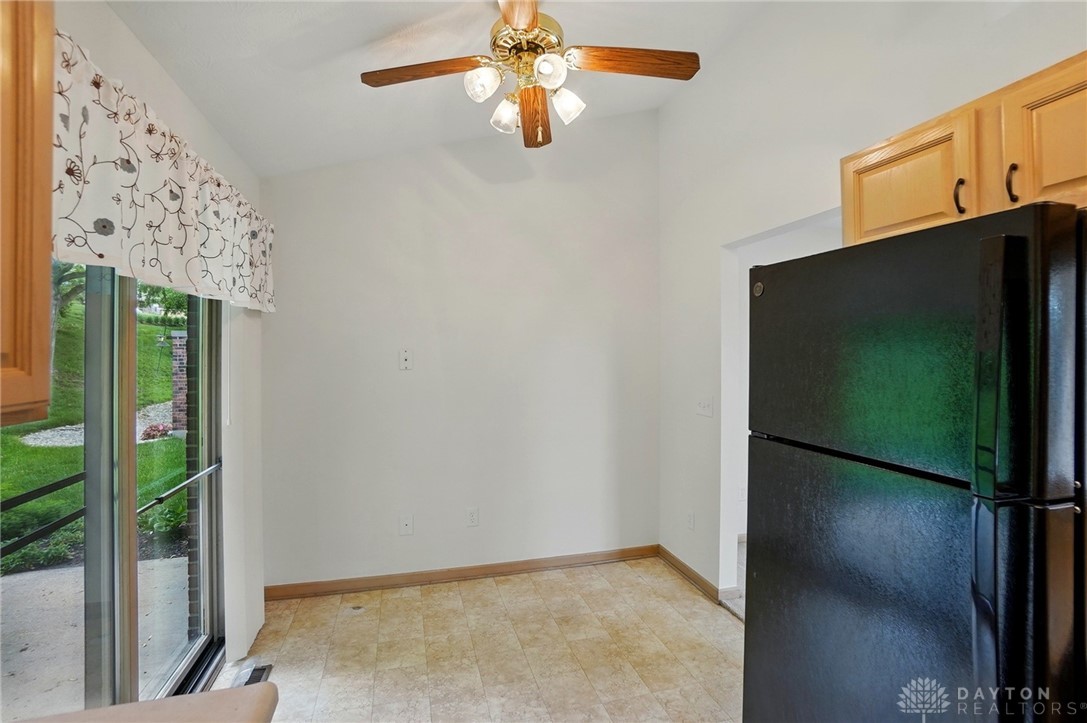 53 Pheasant Run Circle Springboro, OH 45066 - Photo 11 of 24 Eat in kitchen option