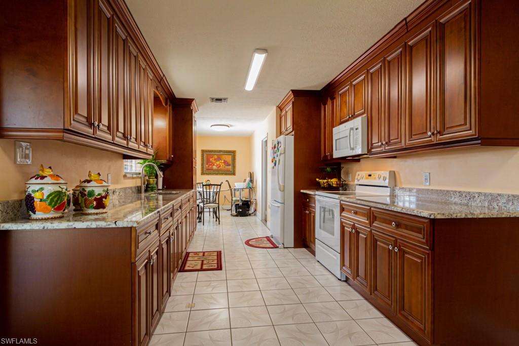 2950 46th Street Southwest Naples, FL 34116 - Photo 14 of 27 Gallery Image 14